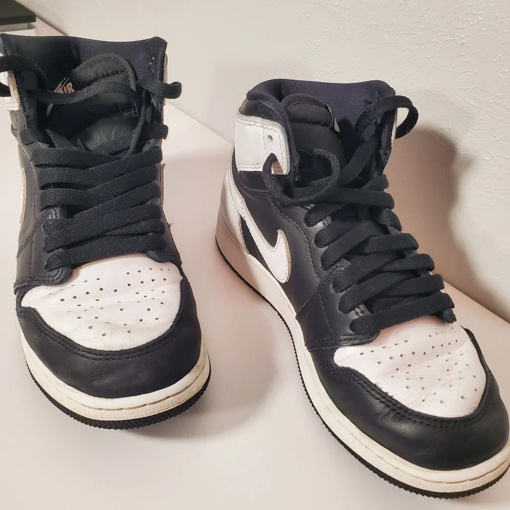Nike Air Jordan 1 Mid Black White FD1437-010 Size 5.5Y Youth–Classic Retro Style